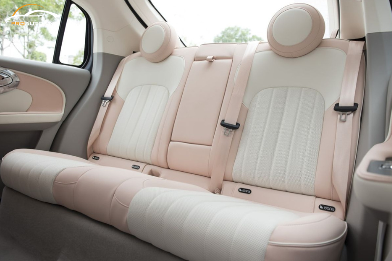 Chủ xe Ballet cat chọn tone trắng hồng nhẹ bọc ghế da ô tô