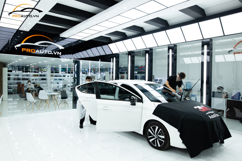 Dán phim cách nhiệt 3M cho ô tô