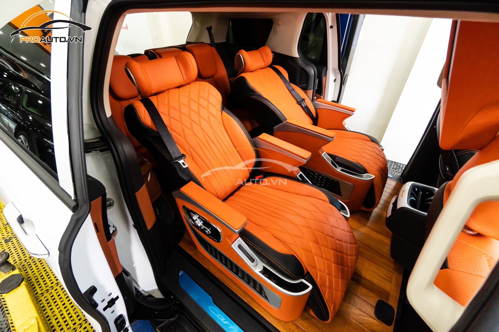 Độ ghế Limousine có thật sự mang lại lợi ích tuyệt vời cho xe hơi Kia-carnival-5-1
