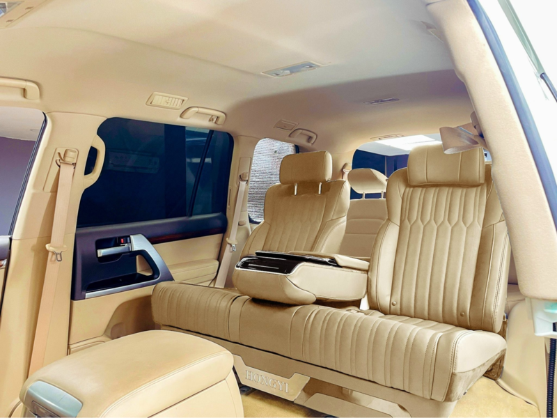 Độ ghế Limousine giữ nguyên số chỗ và phụ kiện Limousine