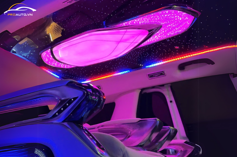 Độ limousine với đèn trần ánh sao kết hợp vũ trụ