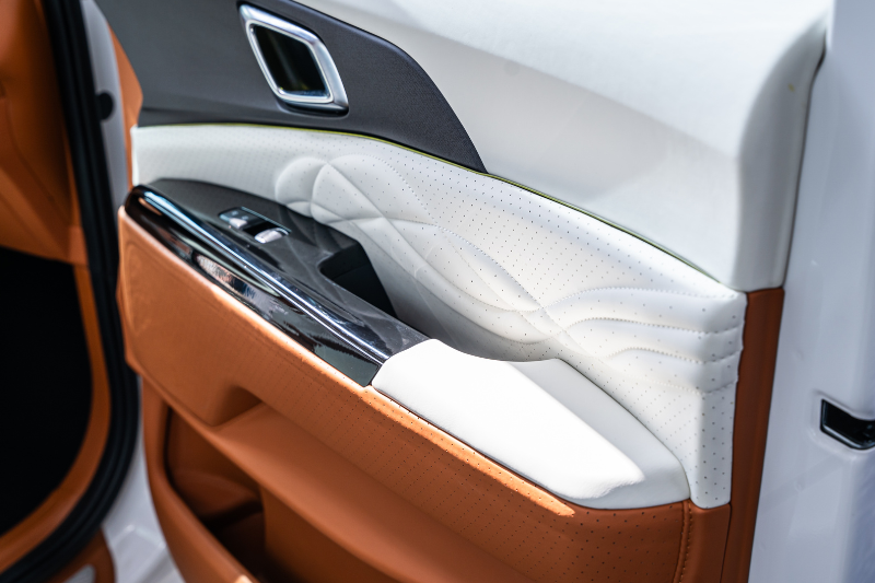 Đổi màu nội thất ô tô TPHCM với đổi màu tapi xe