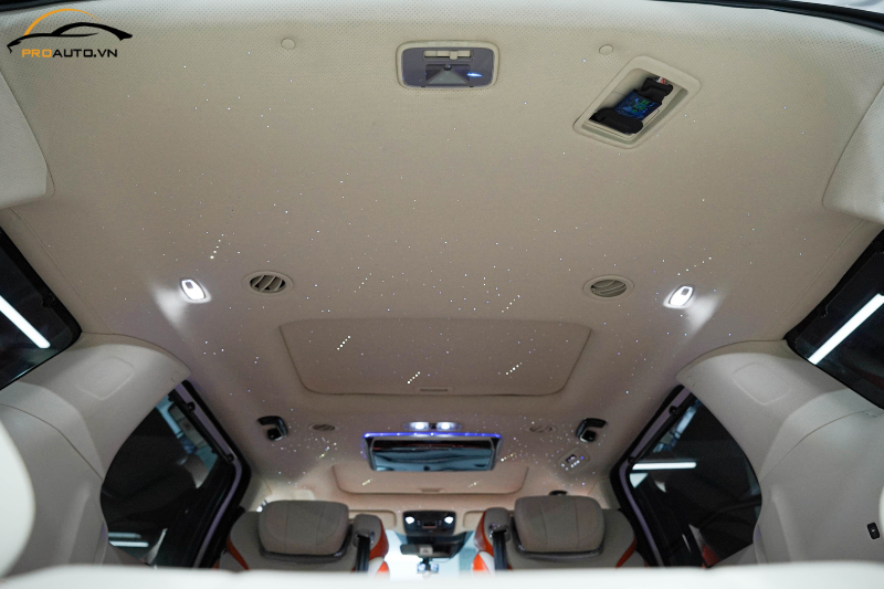 Đổi màu nội thất ô tô TPHCM với đổi màu trần xe