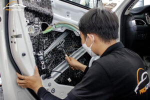 Dán cách âm chống ồn xe hơi