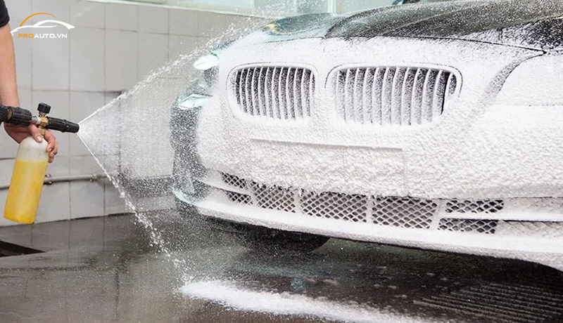 Rửa xe không chạm với bọt tuyết giúp tiết kiệm thời gian, giảm chi phí nhân công
