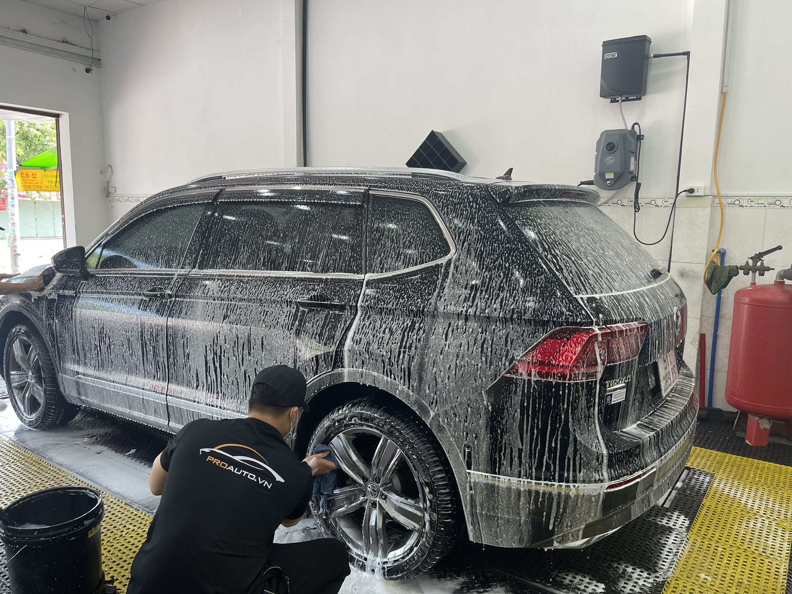 Dịch vụ rửa xe ô tô chuyên nghiệp