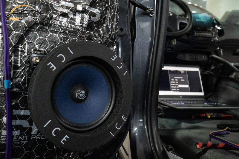 Nâng cấp âm thanh kết hợp làm cách âm chống ồn cho xe ô tô