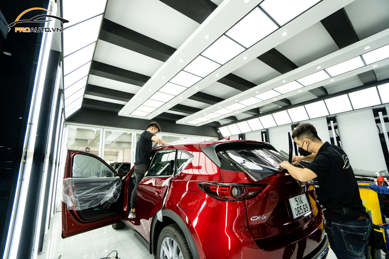 Thi công dán phim cách nhiệt 3M cho xe Mazda CX-5
