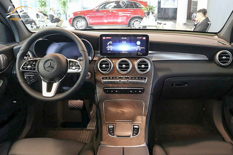 Có nên dán PPF nội thất xe Mercedes GLC 200?