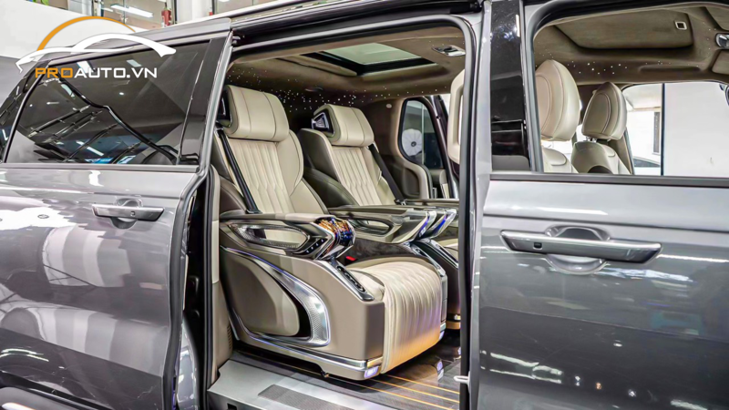 Ghế Limousine Crystal 4.0 bọc da mềm mại, tăng sự thư giãn, hỗ trợ giấc ngủ