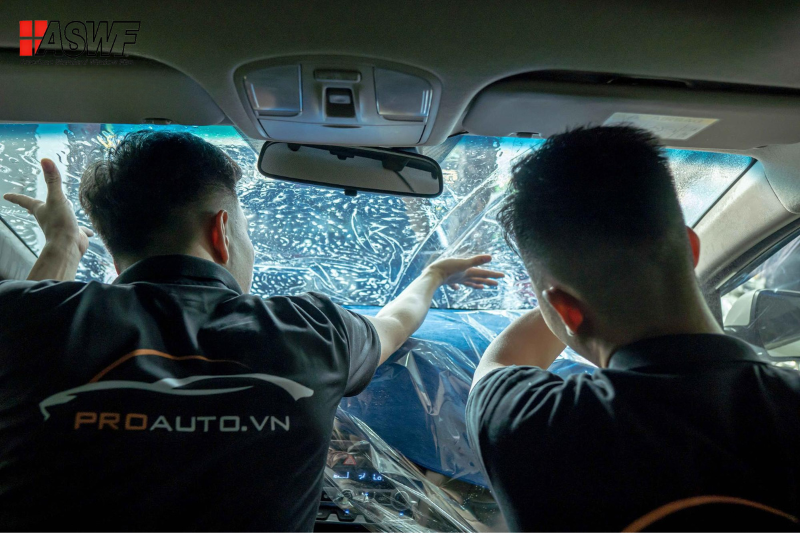 Dán phim cách nhiệt Hyundai Custin 2024 giảm nhiệt độ trong xe