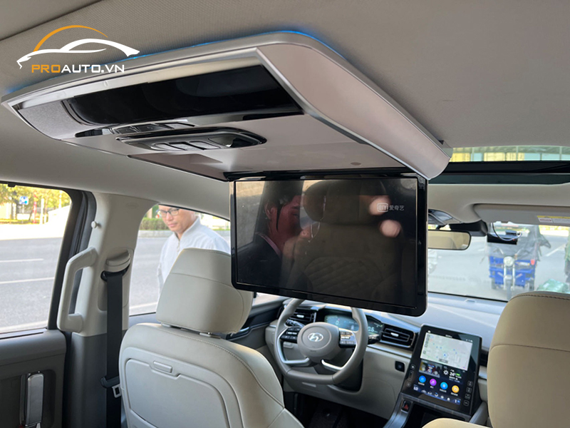 Nâng cấp màn hình tivi khi độ xe Hyundai Custin 2024