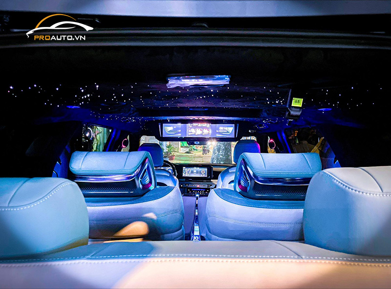 Độ màn hình TV cho xe Hyundai Custin 2024 