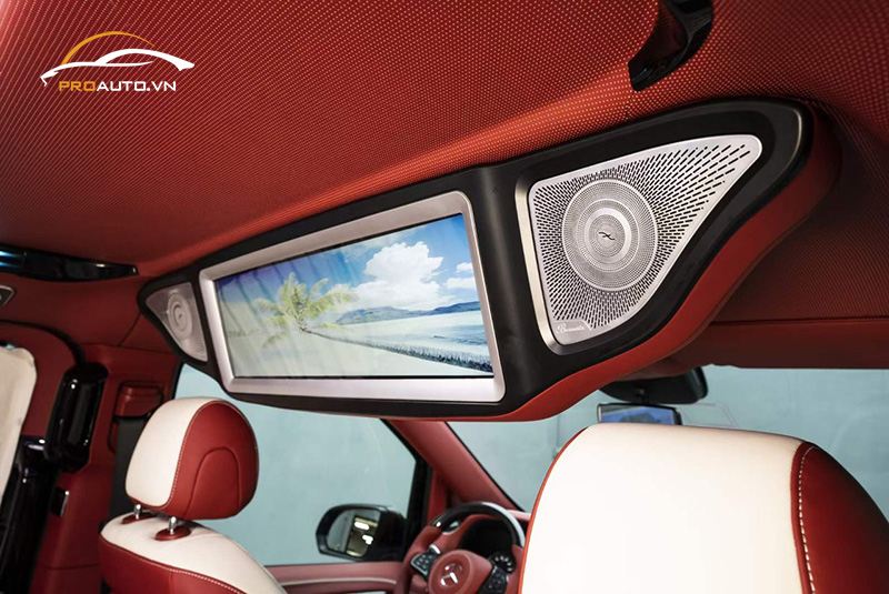 Nâng cấp màn hình tivi cho xe Mercedes V220
