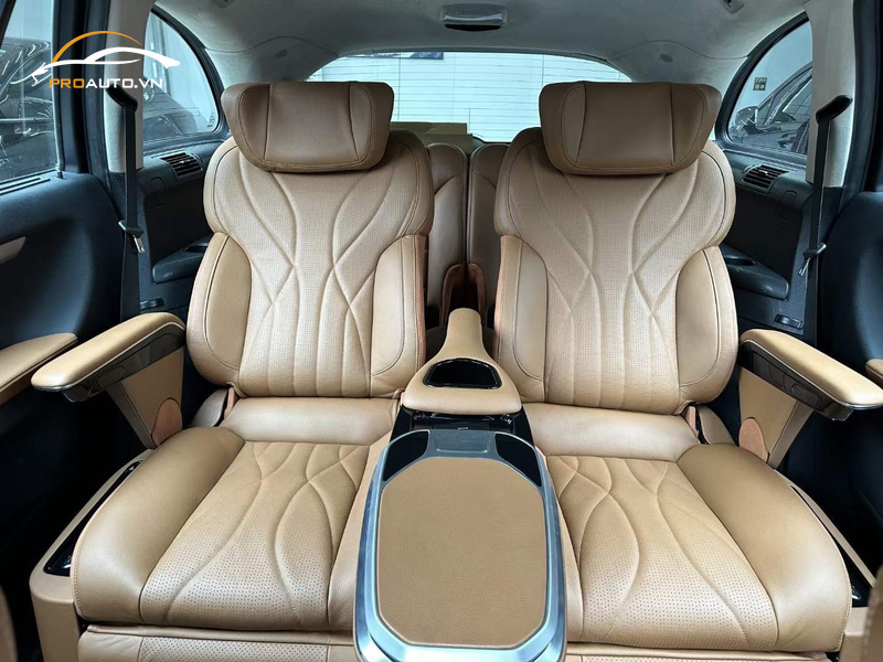 Độ ghế limousine cho xe Hyundai Custin