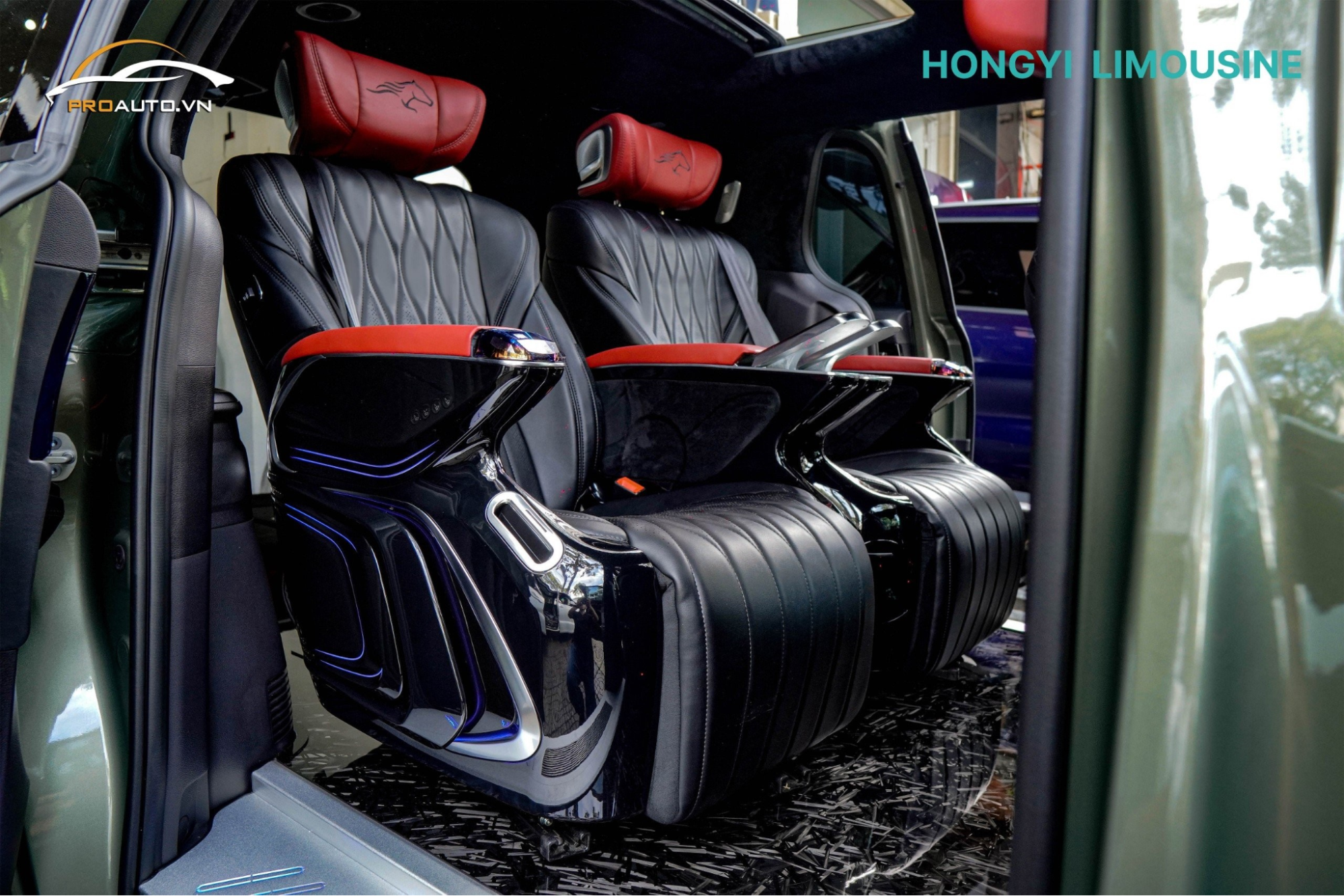 Màu đen đỏ với bộ ghế Hongyi Limousine 2.0