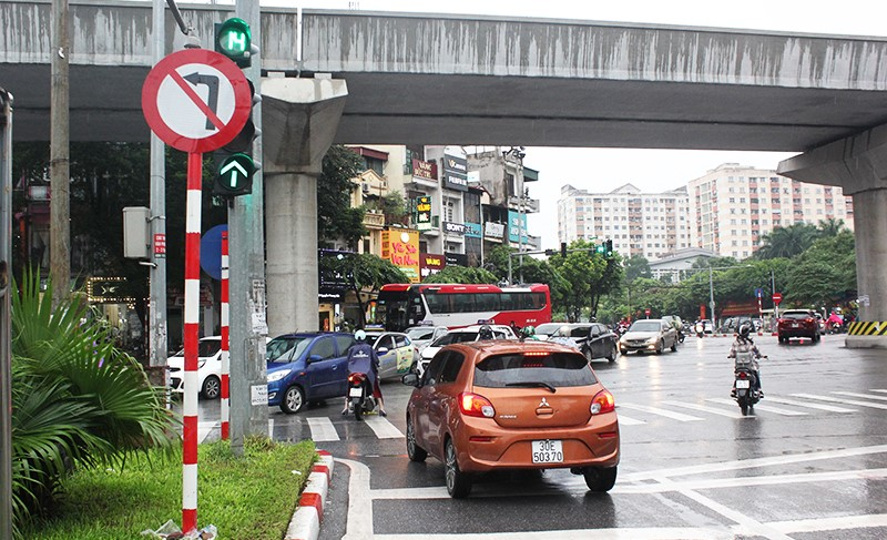 Biển báo giao thông cấm rẽ trái