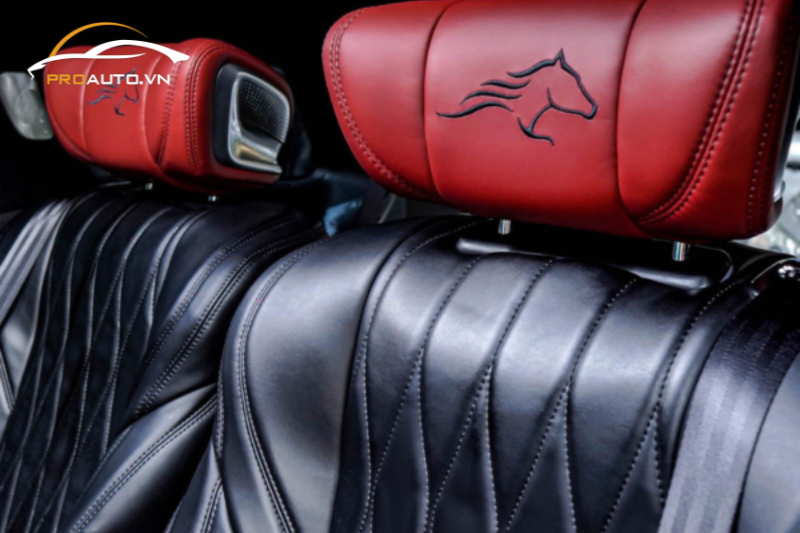 Ghế Limousine Crystal 2.0 màu đỏ đen kèm hoạt tiết hắc mã