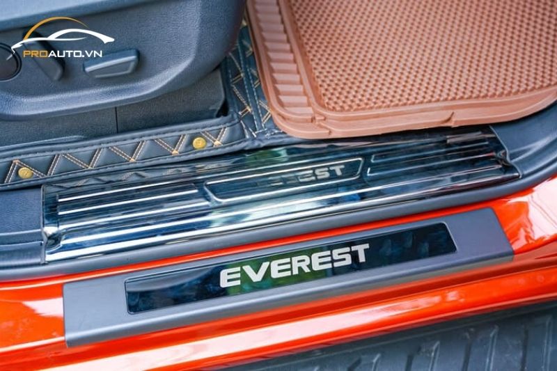 Ốp bậc cửa xe Ford Everest 2024