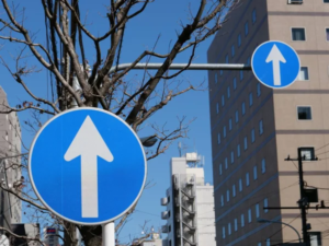 Ý nghĩa biển báo đường 1 chiều và mức phạt khi đi ngược chiều