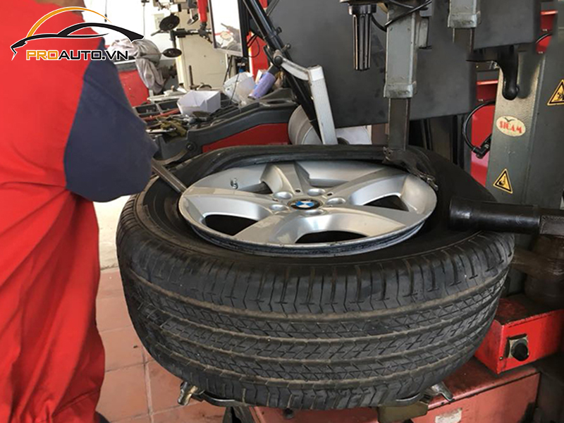 Lắp Cảm Biến Áp Suất Lốp Cho Xe BMW Series 2