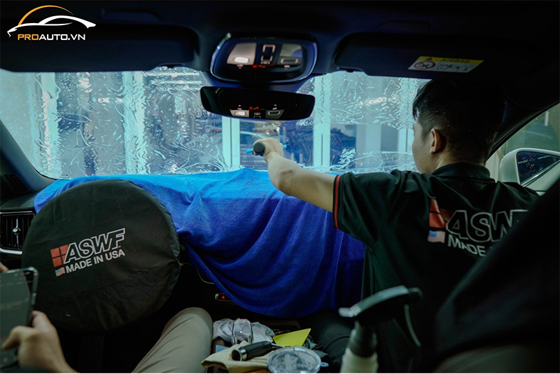 Dán phim cách nhiệt cho xe Hyundai Custin 2024