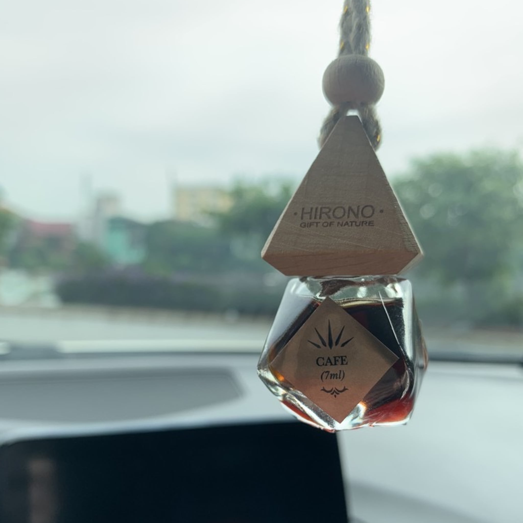 Tinh dầu treo xe Hirono