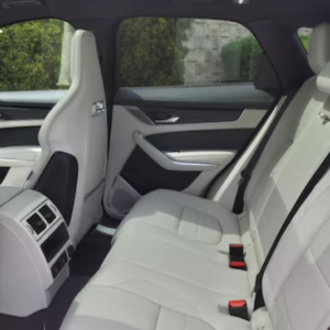 Bọc da ghế xe Jaguar F-Pace màu trắng thanh lịch