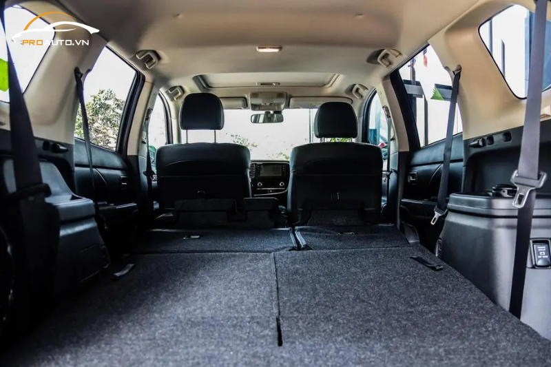 Bọc da lộn cột A, B, C, D xe Mitsubishi Outlander