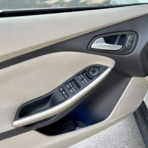 Bọc da tapi cửa xe Ford Focus