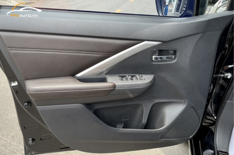 Bọc da tapi cửa xe Mitsubishi Xpander Cross