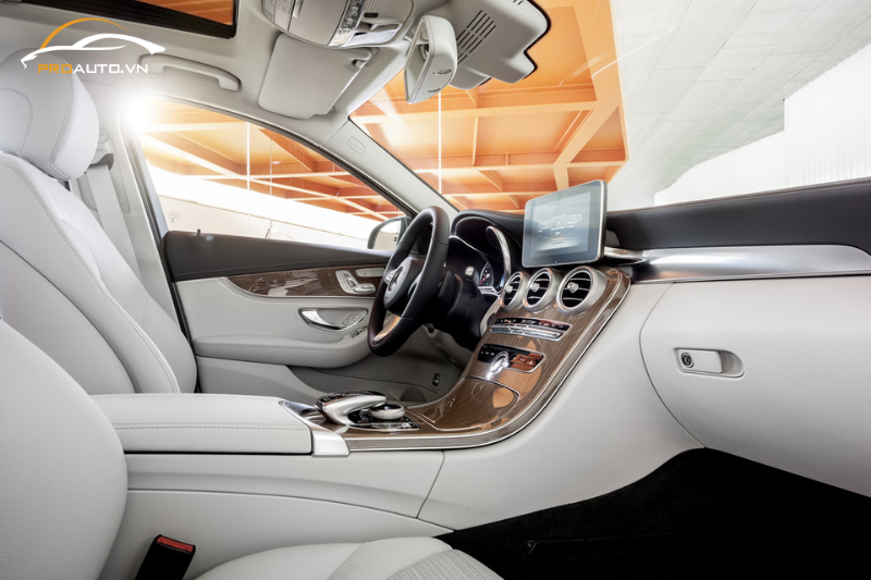 Bọc da taplo xe Mercedes C-Class