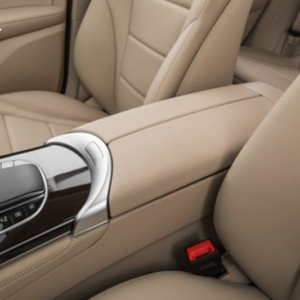 Bọc da thân con ngựa xe Mercedes GLC 200