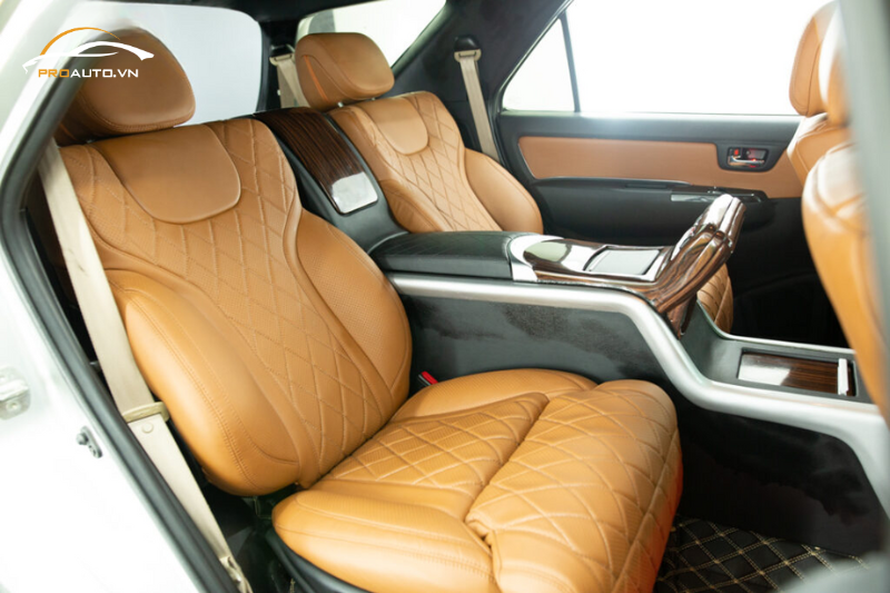 Bọc ghế da xe Toyota Granvia