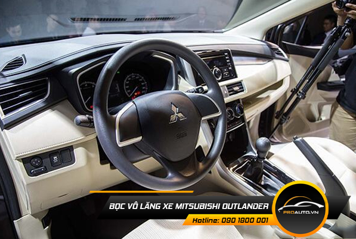 Bọc da vô lăng xe Mitsubishi Outlander