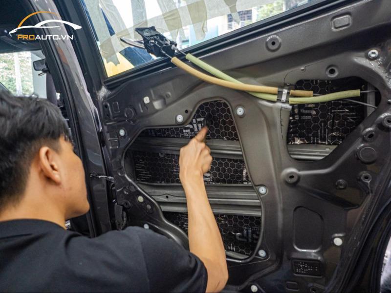 Cách âm chống ồn cho xe Hyundai Custin 2024