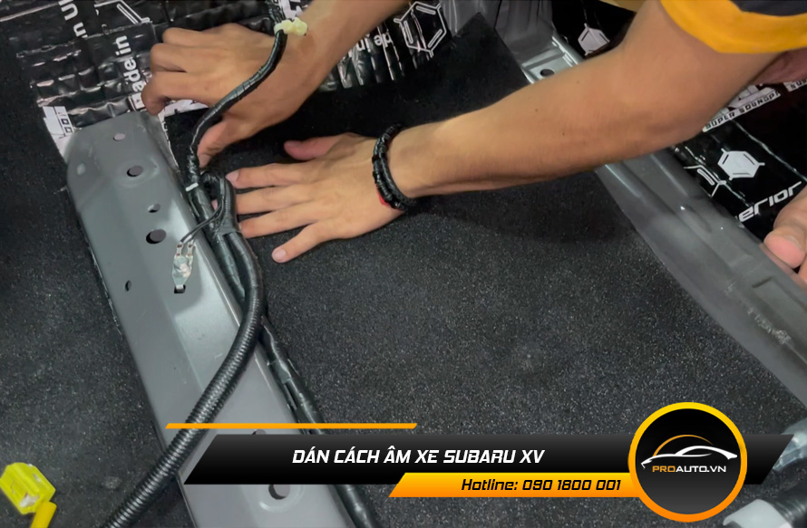Dán vật liệu tiêu âm chống ù xe Subaru XV