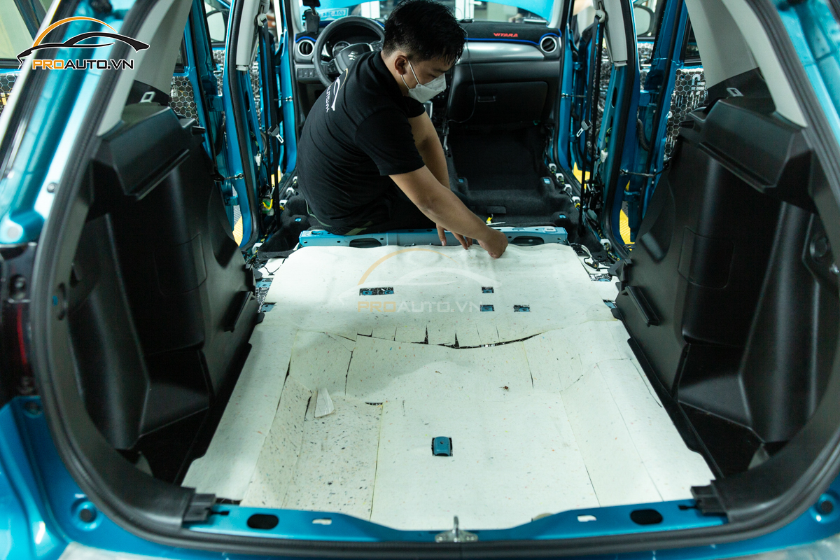 Dán vật liệu tiêu âm chống ù xe Suzuki Vitara