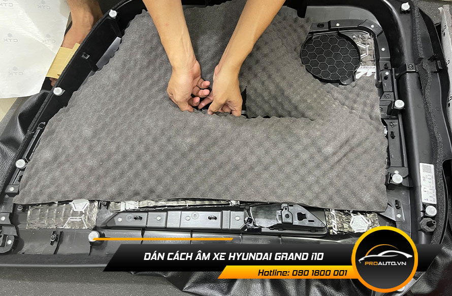 Dán vật liệu tiêu âm chống ù xe Hyundai Grand i10