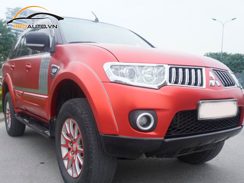 Dán wrap đổi màu xe Pajero Sport