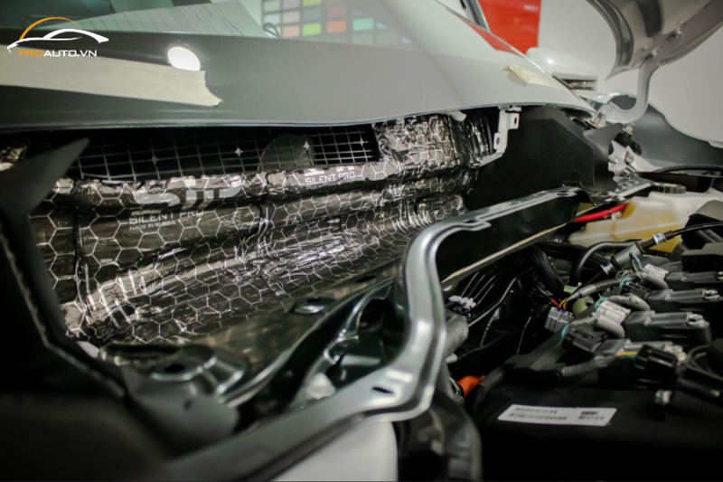 Cách âm khoang máy cho xe ô tô Vinfast VF8