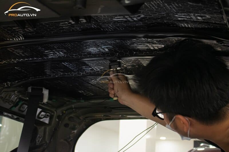 Cách âm trần xe hơi cho xe Vinfast VF8