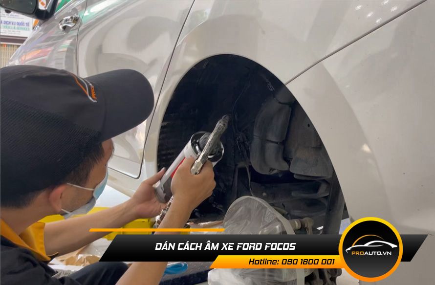 Xịt phủ hốc bánh cách âm chống ồn xe Ford Focus