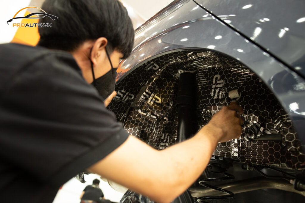 Cách âm vị trí hốc bánh xe Honda CRV