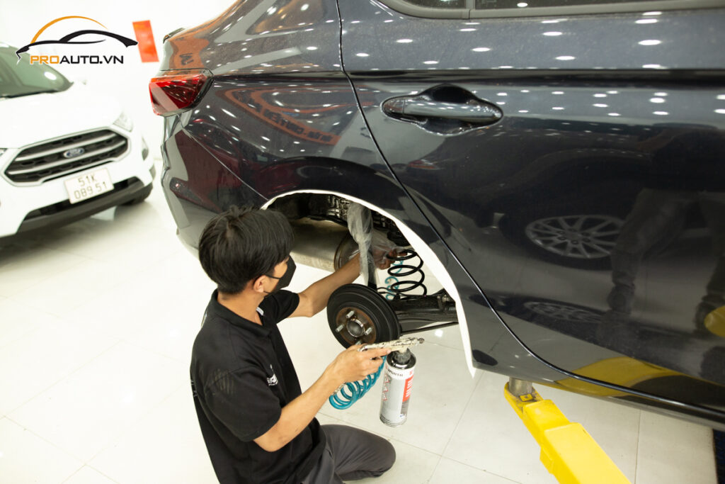Thi công cách âm chống ồn xe Honda CRV tại Trung tâm Proauto.vn