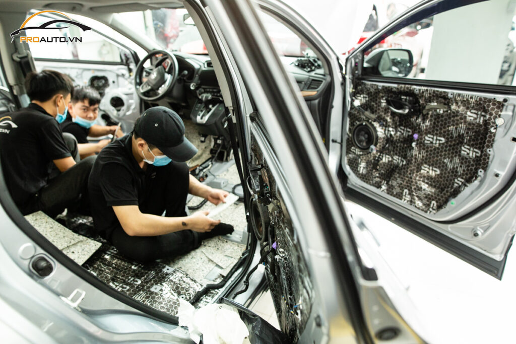 Thi công cách âm chống ồn xe Honda CRV tại Trung tâm Proauto.vn