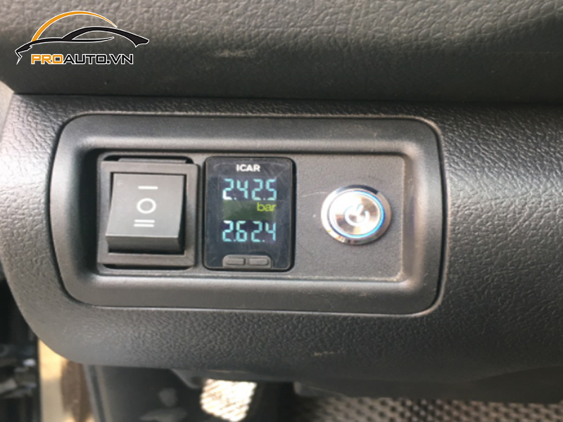 Lắp cảm biến áp suất lốp cho xe Toyota Camry