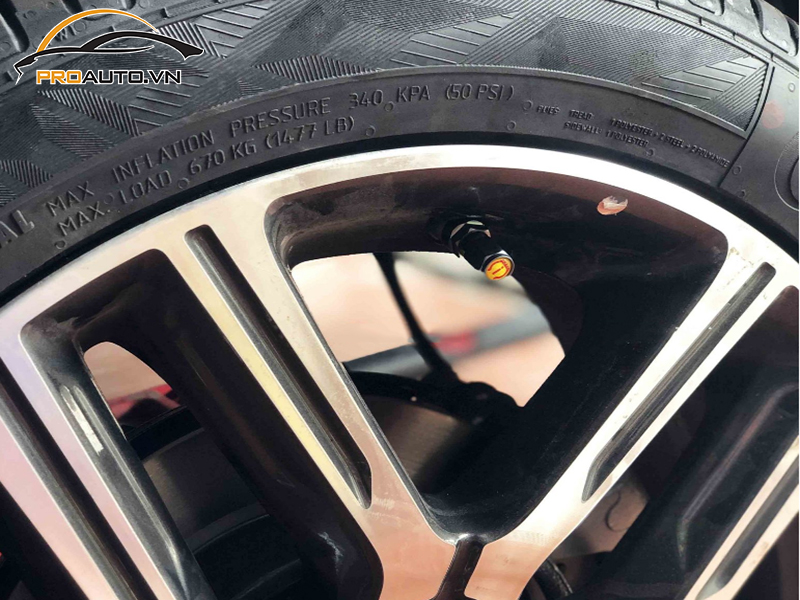 Lắp Cảm Biến Áp Suất Lốp Cho Xe Ford Fiesta