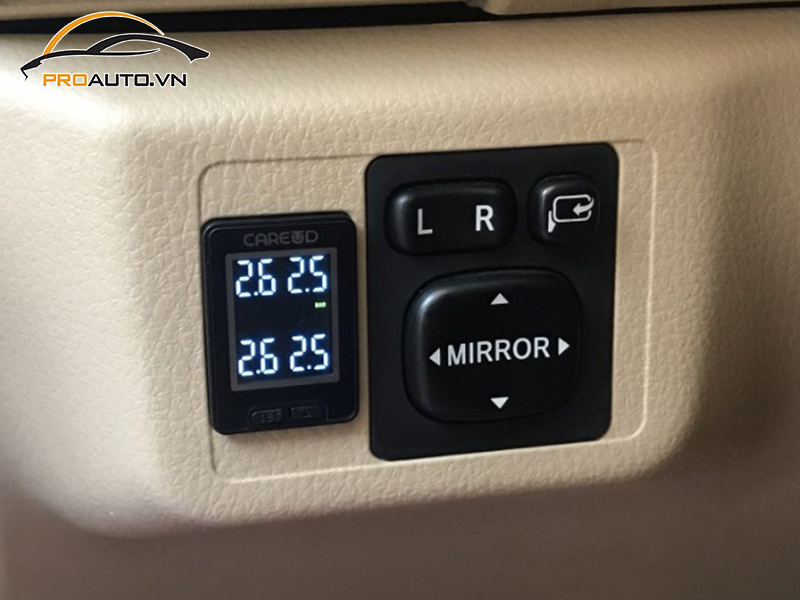 Lắp cảm biến áp suất lốp cho xe Toyota Fortuner
