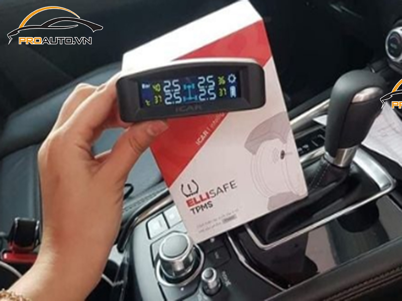 Lắp cảm biến áp suất lốp cho xe Toyota Innova